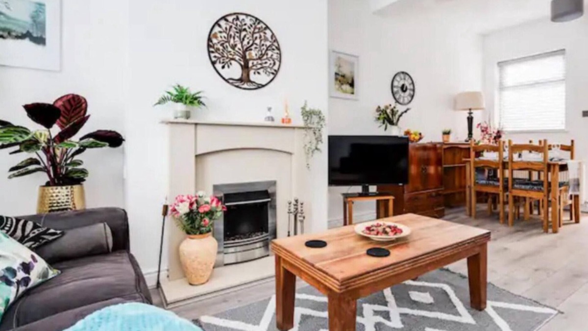 Thatto Heath House | Simons 2 bed home on the outskirts of Liverpool with great links to the City