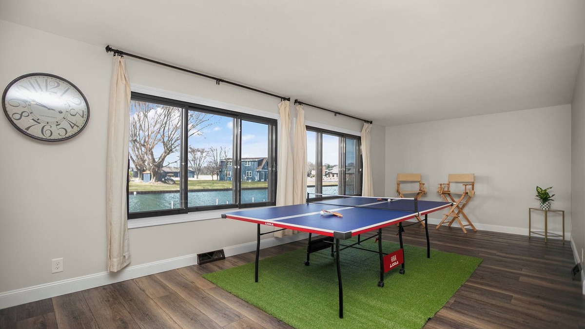 Elkhart House | Simonton Lake house with Pontoon, Kayaks, Ping Pong, Fire Pit, + Outdoor Darts