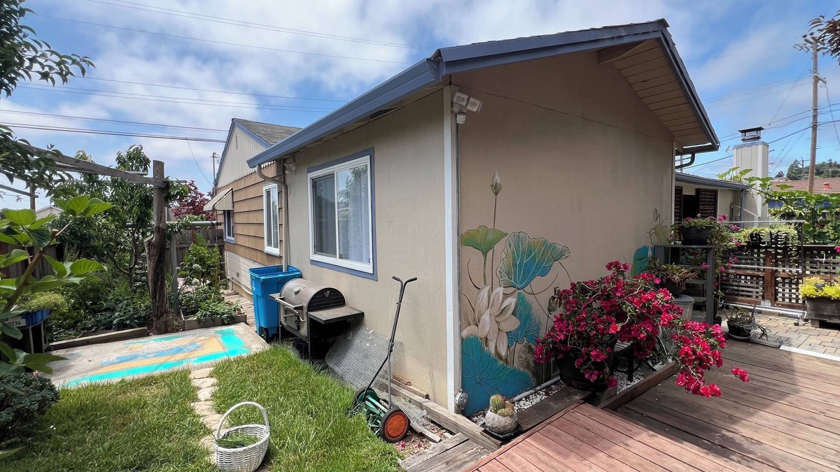 Castro Valley House | Simple 3B1B with Laundry, Parking and Yard - 3604