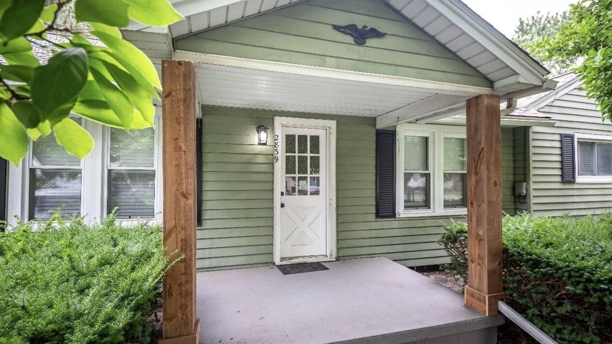 Lansing House | Simple and Sweet I 2 BR 1 BA Home in Lansing