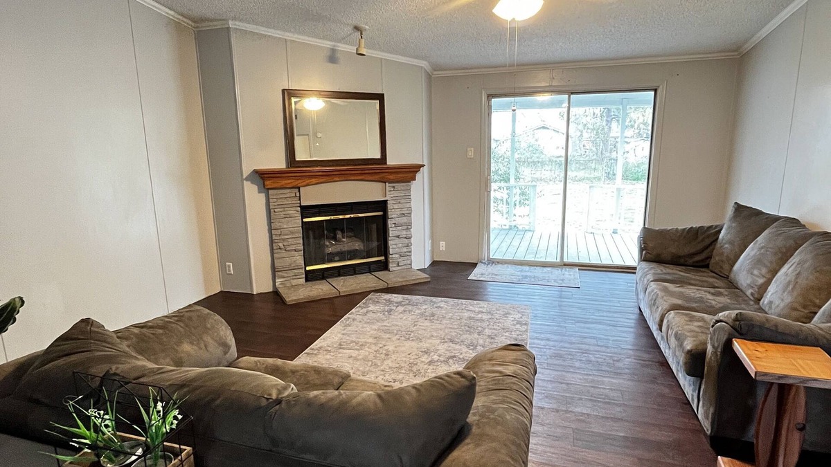 West Monroe House | Simple city Mid term stay. Close to West Monroe sports complex & IKE Hamilton