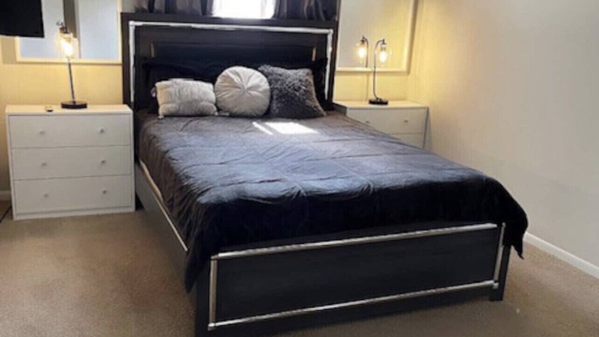 Lombard Apartment | Simple Comfy - One Bedroom Apartment in Lombard