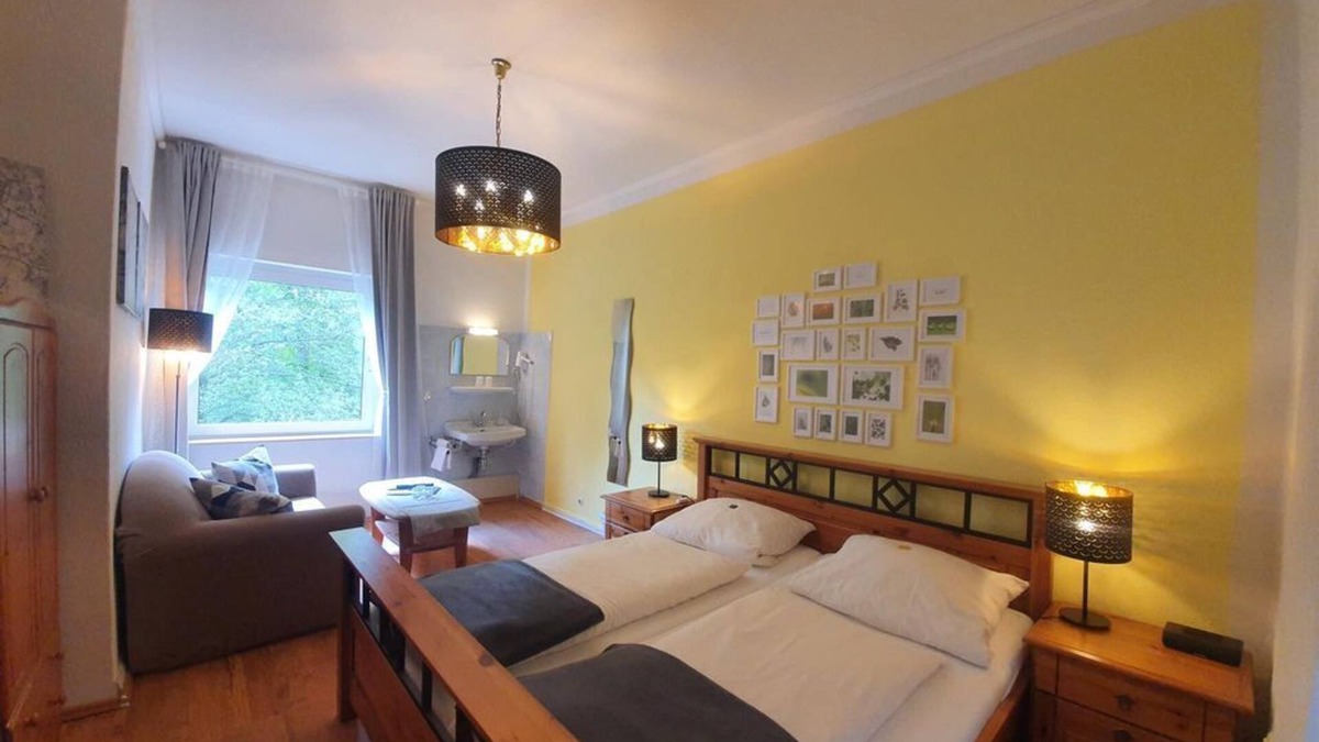 Moelln Bed & Breakfast | Simple double room - Pension Seeschlösschen