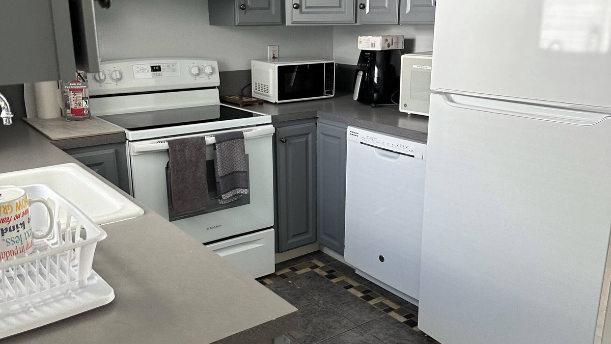 Amagansett North Bed & Breakfast | Simple Home Quick Walk to Village