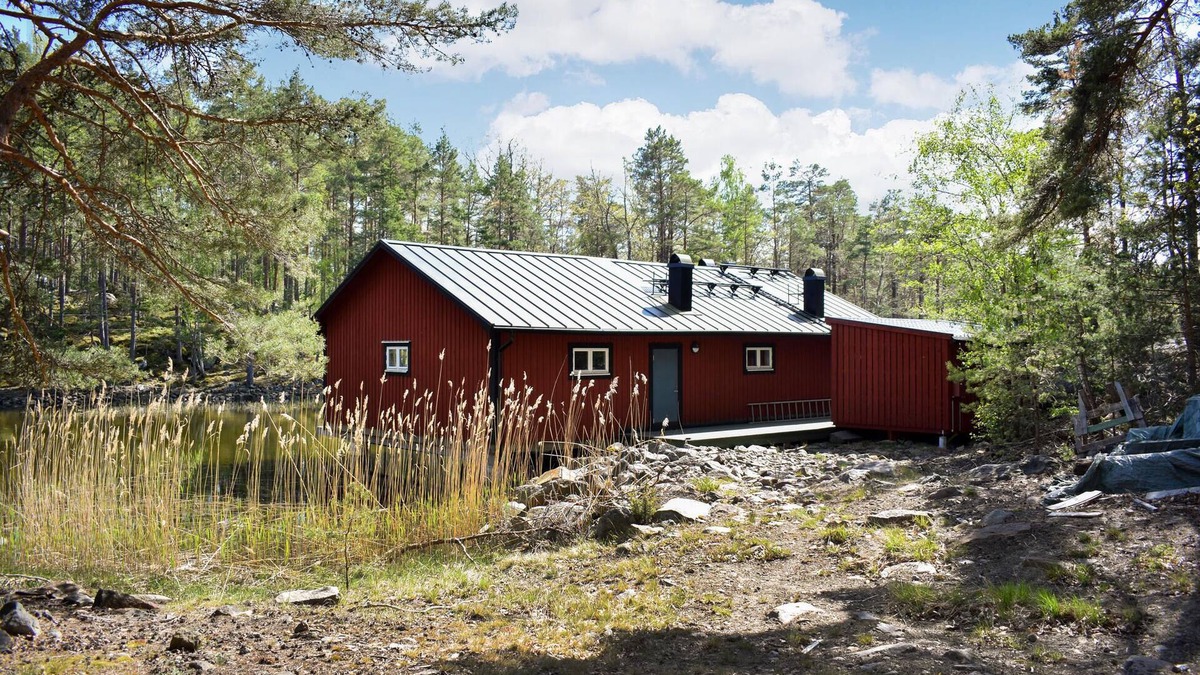 Figeholm House | Simple luxury with pebble beach right outside the door in the Figeholm archipelago.