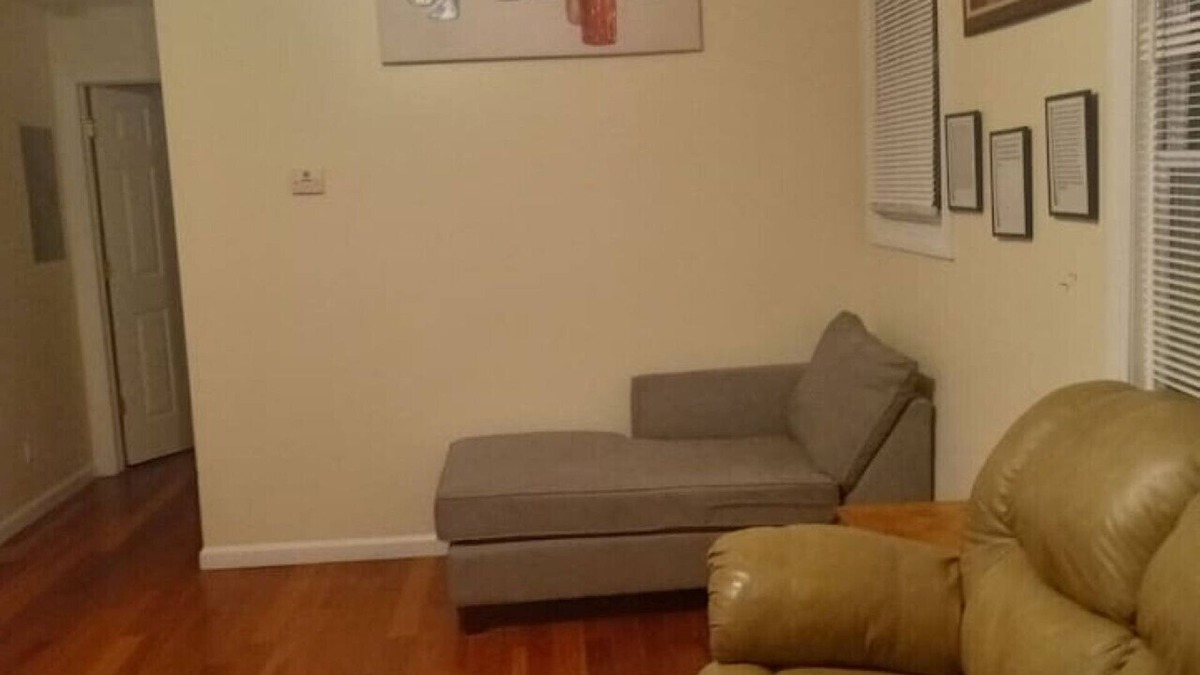 Niskayuna Apartment | simple one bedroom free parking
