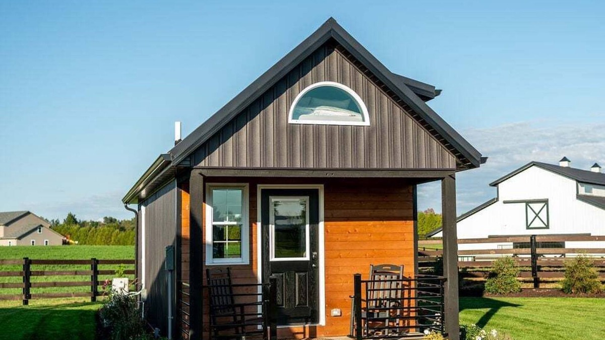 Shipshewana House | Simple Serenity Loft - Tiny Home #6
