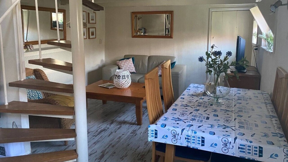 Ellewoutsdijk Apartment | Simple vacation home by the sea, 10 minutes by car from Kaloot beach (dogs allowed)