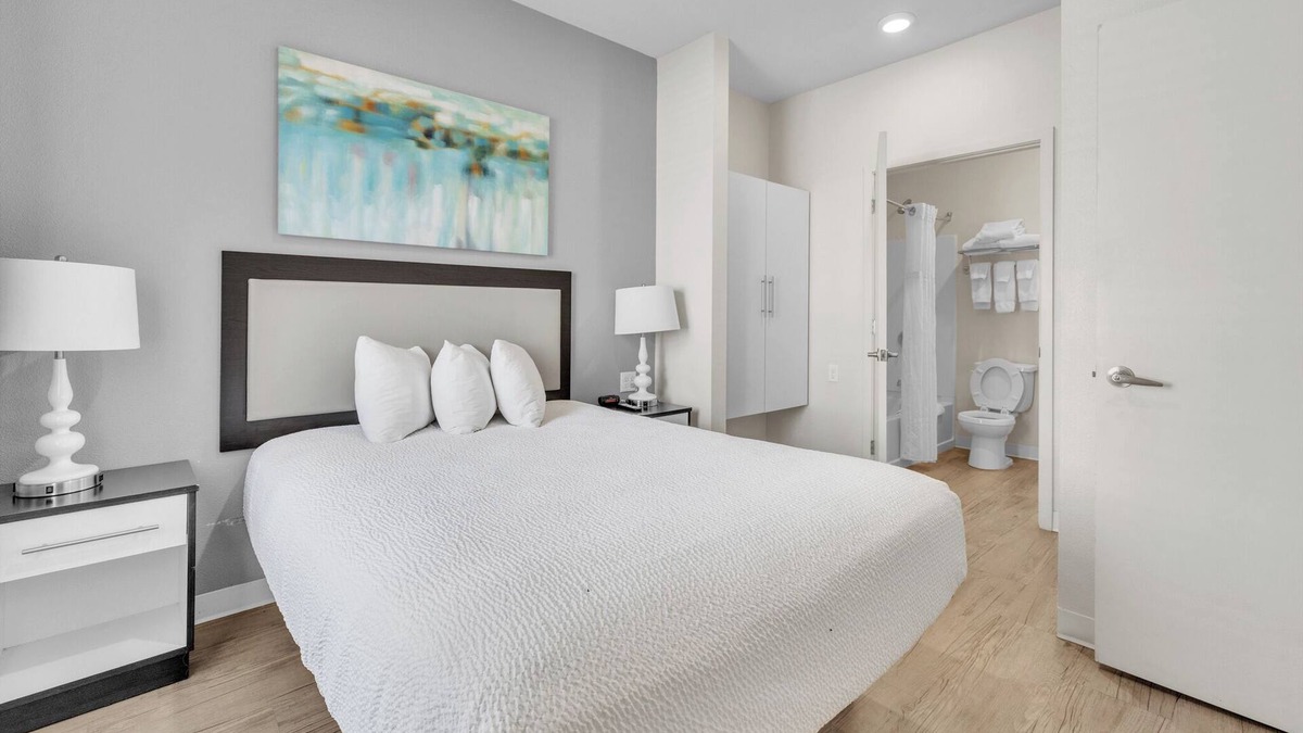Far North Central Apartment | Simplicity At the Rim 1101 I Comfy 2 Bed 2 Bath