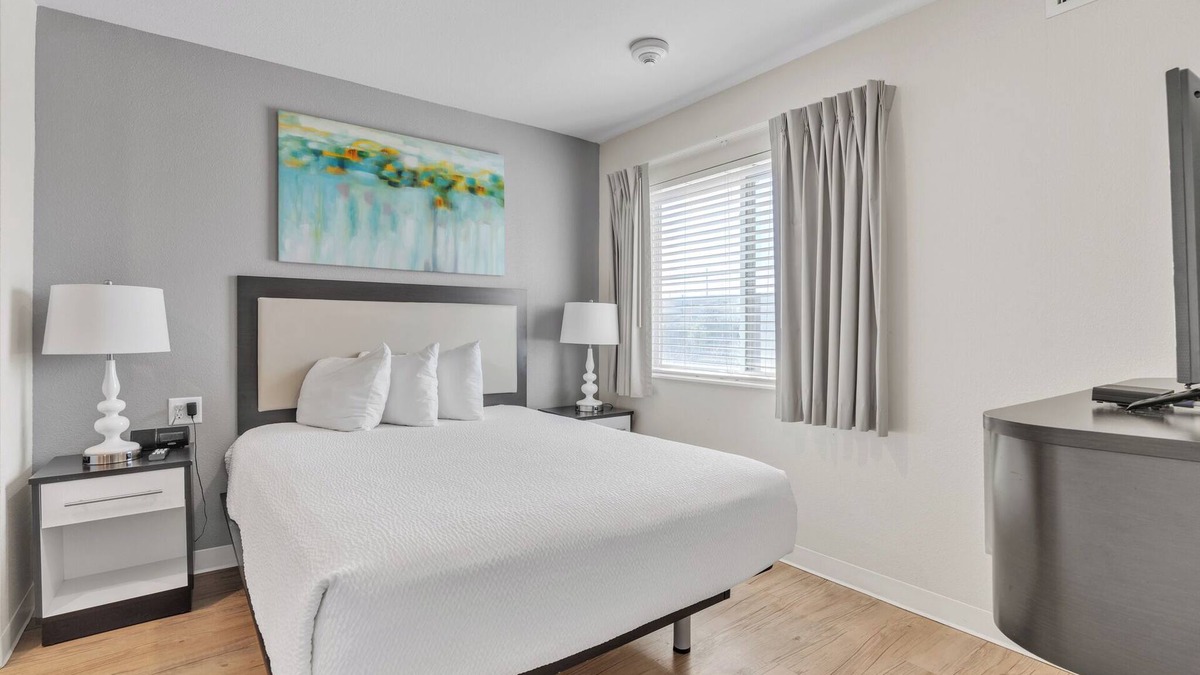 Far North Central Apartment | Simplicity At the Rim 1216 I Comfy 2 Bed 2 Bath