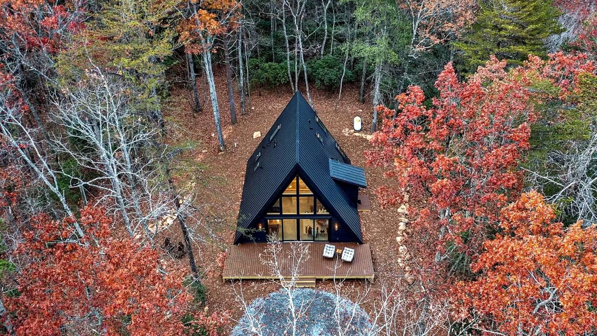 Ellijay Cabin | Simplicity has "A" style of its own! Brand new mountain retreat in East Ellijay