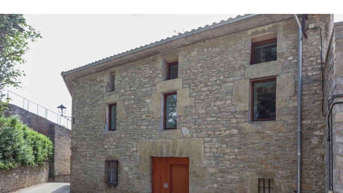 Ibero House | Simplistic Holiday Home in Ibero with Patio