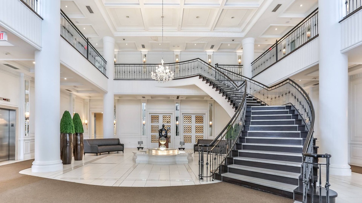 Willowdale Condo | Simply Comfort Gorgeous Apt North York