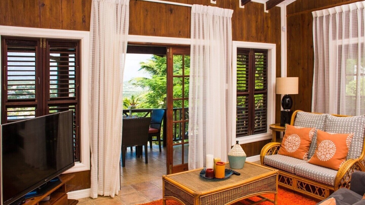 Marisule House | Simply Heavenly! Large Self Catered Apartments With Huge Pool - Penthouse Apartment