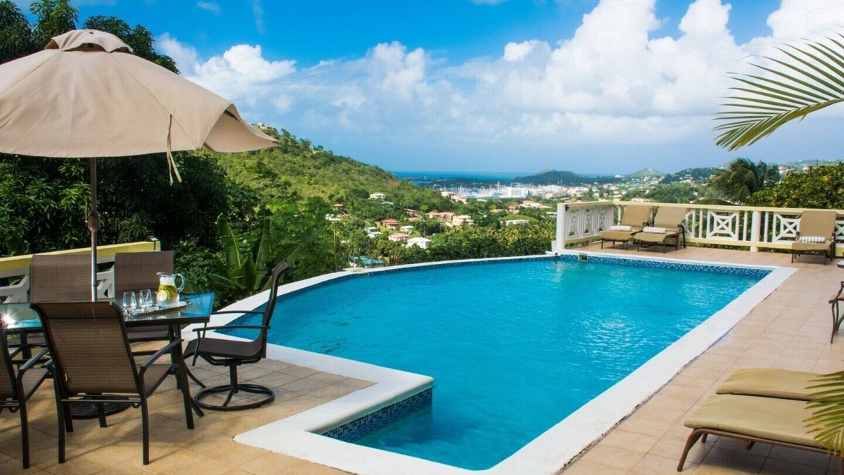 Marisule House | Simply Heavenly! Large Self Catered Apartments With Huge Pool - Apartment With Pool View