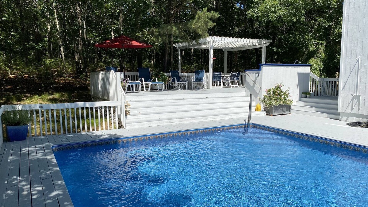 East Hampton House | “Simply Perfect” “Fantastic Getaway House” “Best In Class”