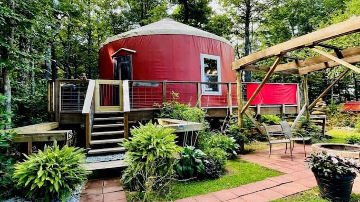 Fancy Gap Cottage | "Simply Serenity Yurt"- Unique Mountain Getaway w/Hot Tub on Blue Ridge Parkway