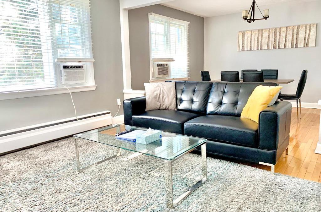 Ottawa Division Apartment | Simply Stays