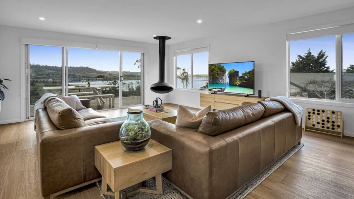 Legana House | Simply Stunning Holiday Views!