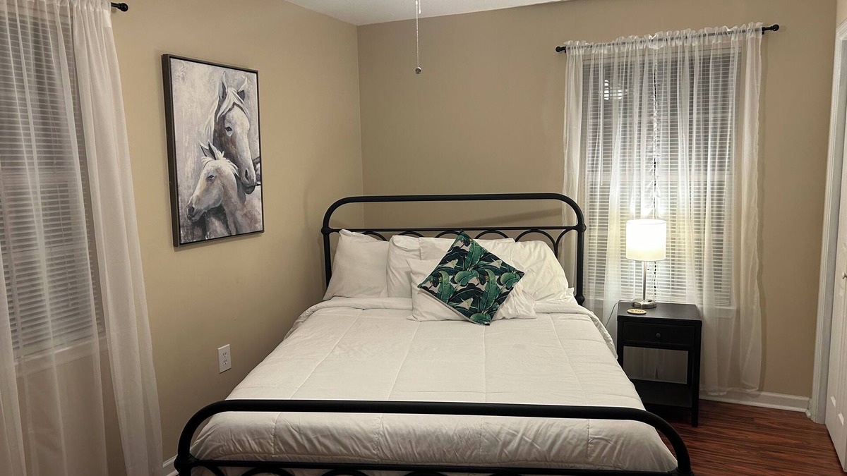 Collegedale Apartment | "Simply Sunny Farm Tranquil & Spacious 3 BR/2 BA Apartment w/Deck