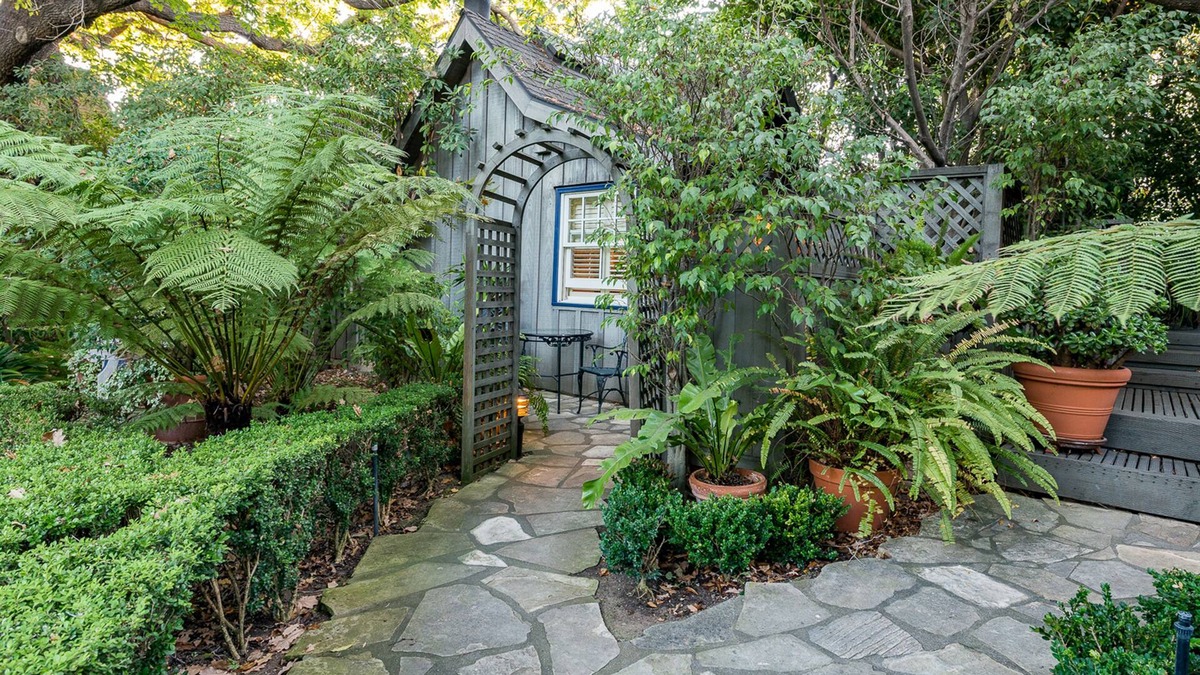 Upper East Bed & Breakfast | Simpson House Inn