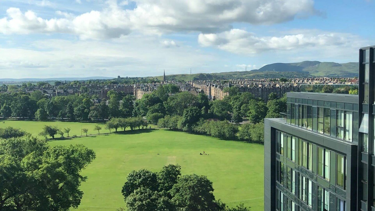 Laurieston Apartment | Simpsons Loan [428] is a Beautiful 2 bedroom Meadows apartment with stunning views.