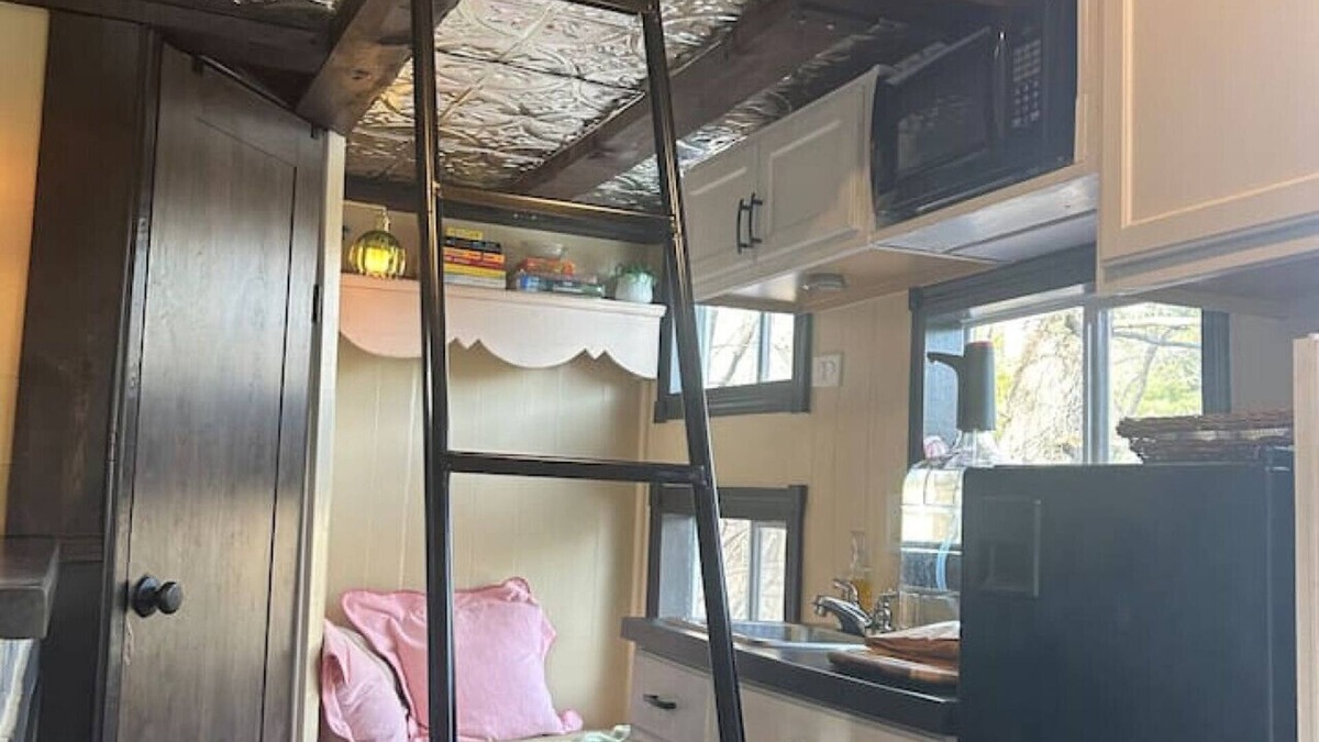 Pine City House | Singing Frog tiny home/spa/breakfast