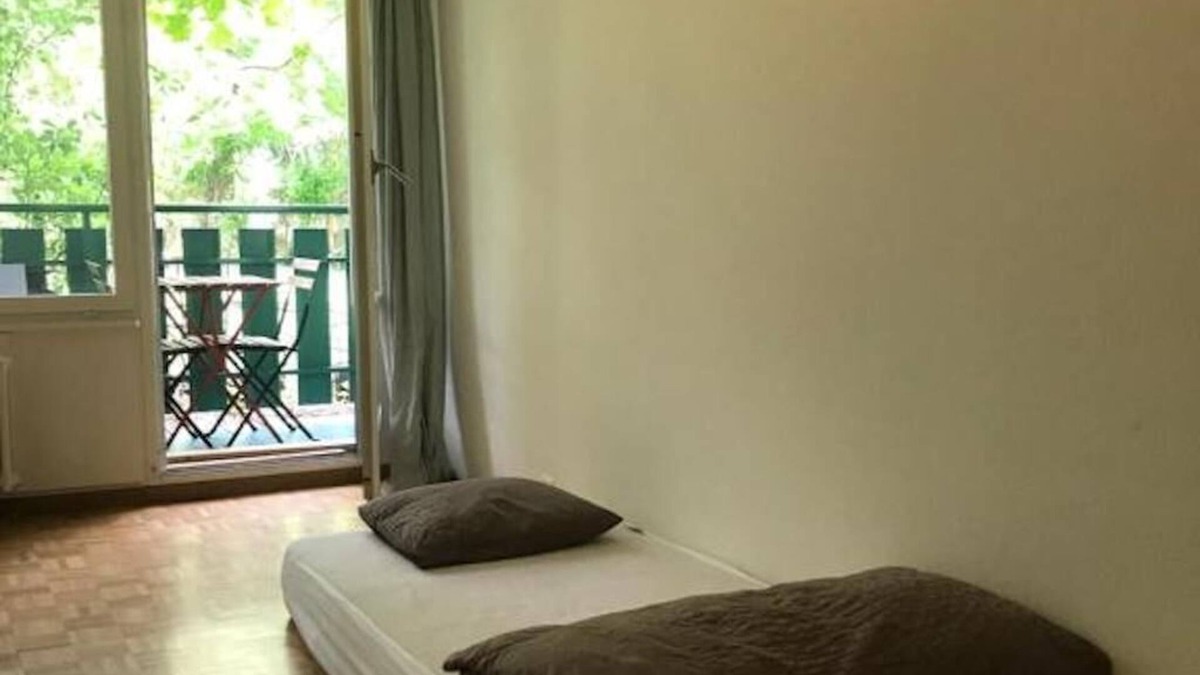 Bernex Apartment | single bed in a 20 m2 room shared by 2