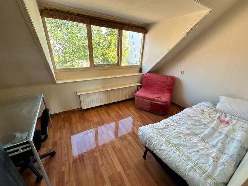 Utrecht House | Single bed room in Homestay