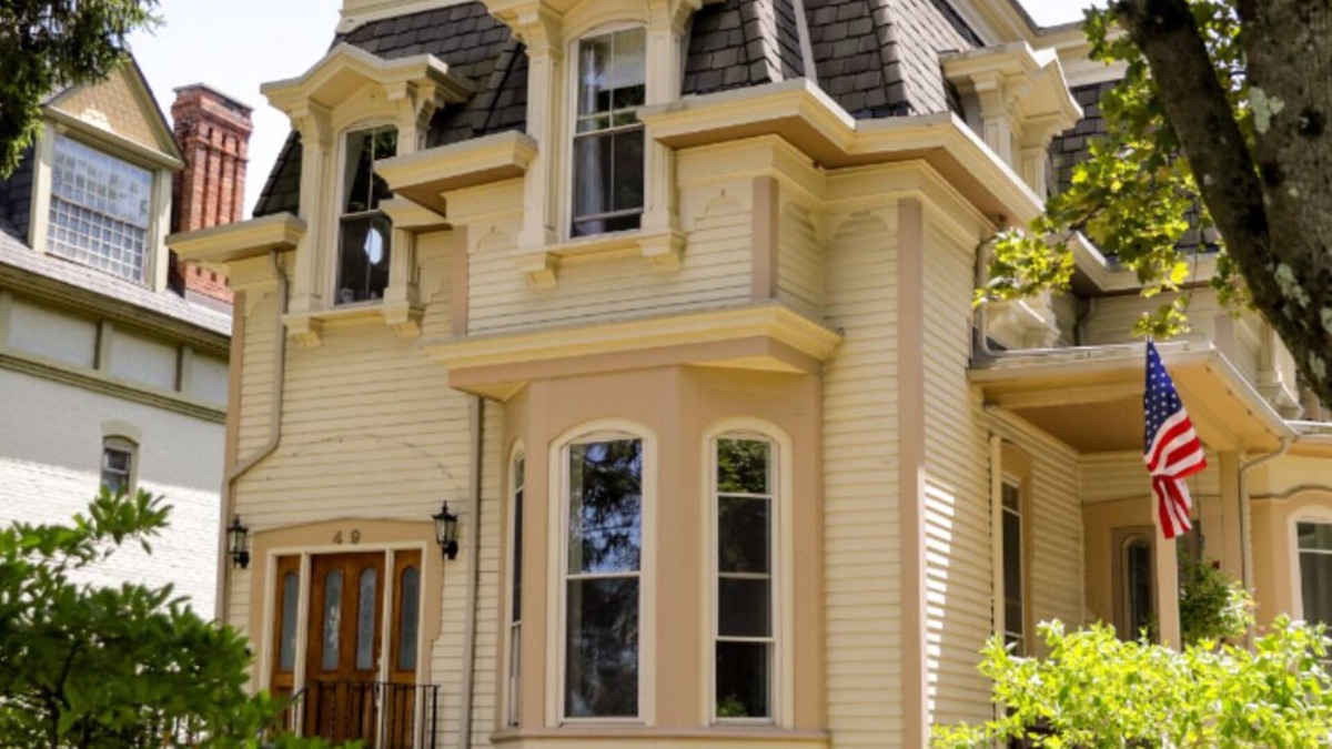 Ballston Spa House | Single Bed Room with Private Bath in Historic Home