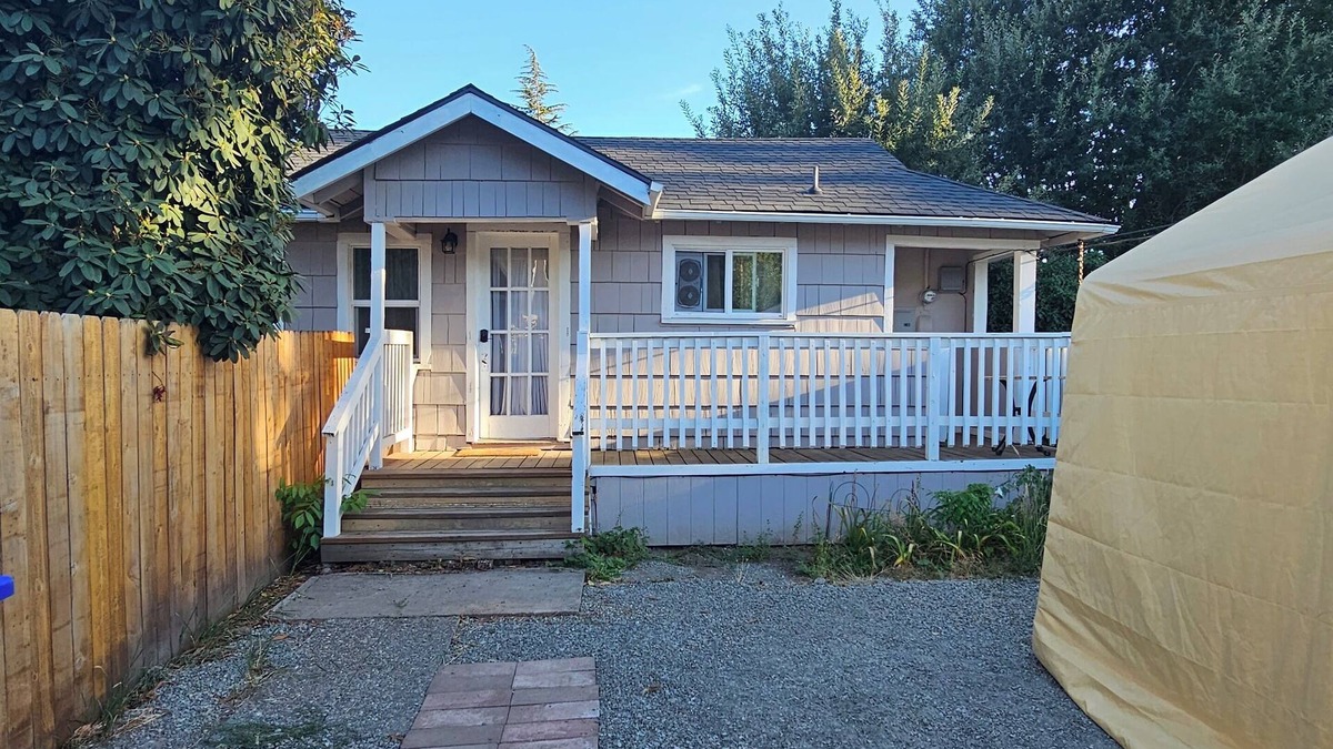 Kelso House | Single Bedroom Guesthouse in the Cowlitz Valley