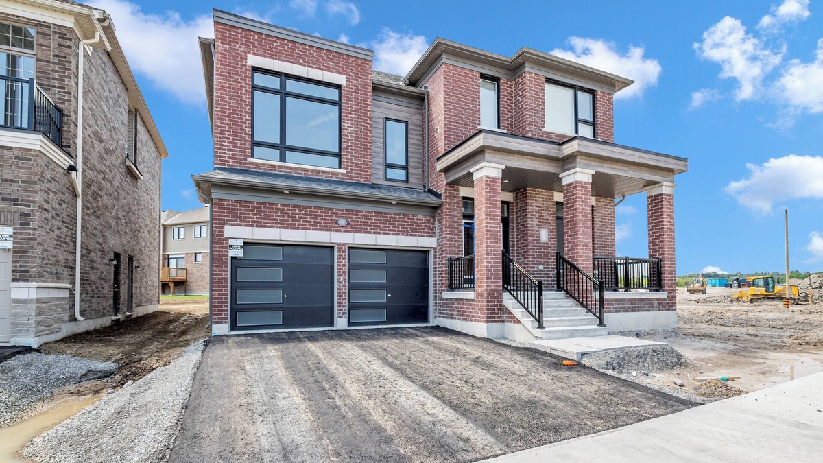 Cobourg House | Single Detached Home $500 for 12 Guests 3 Parkings