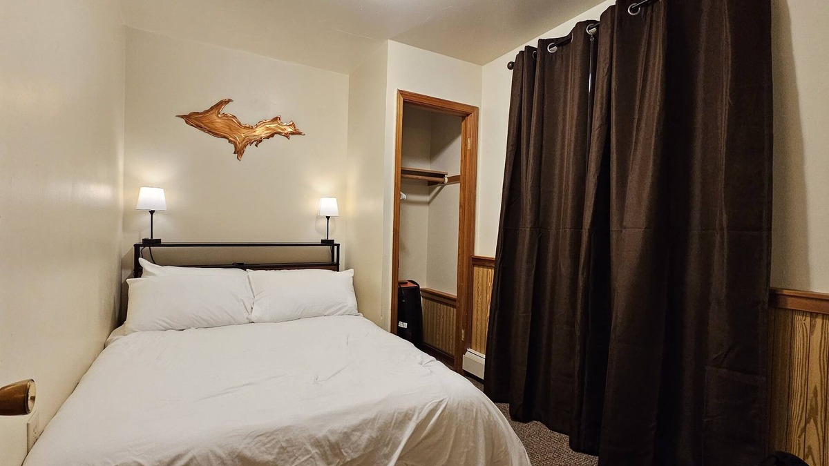Laurium Apartment | SIngle Executive Suite