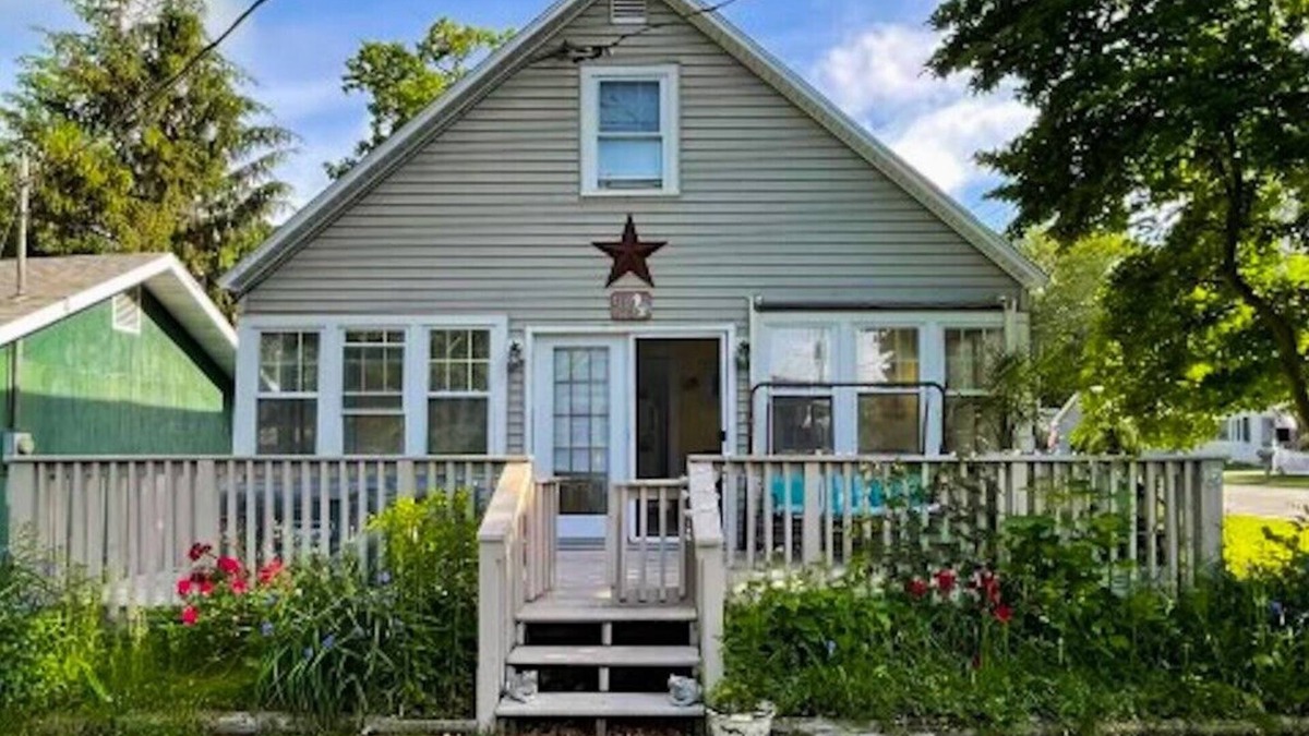 Sylvan Beach House | Single Family Beach Home steps away from the beautiful Sylvan Beach