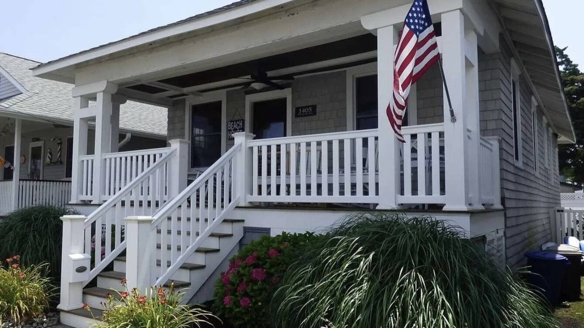 North End Cottage | Single Family Cottage in quiet bayside neighborhood