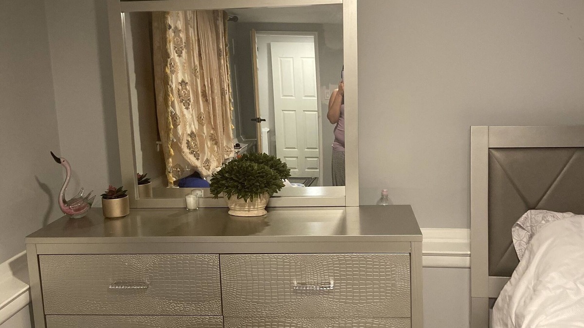 Ewing House | single family house with 5 bathroom 3 bathroom Livingroom family room