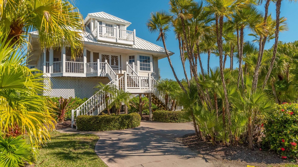 Palm Island Villa | Single family Home bayside with sun decks on both sides of house C82C