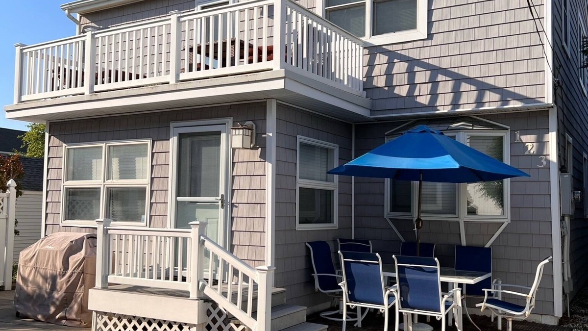 Avalon House | Single-family home in Avalon—walk to beach and town