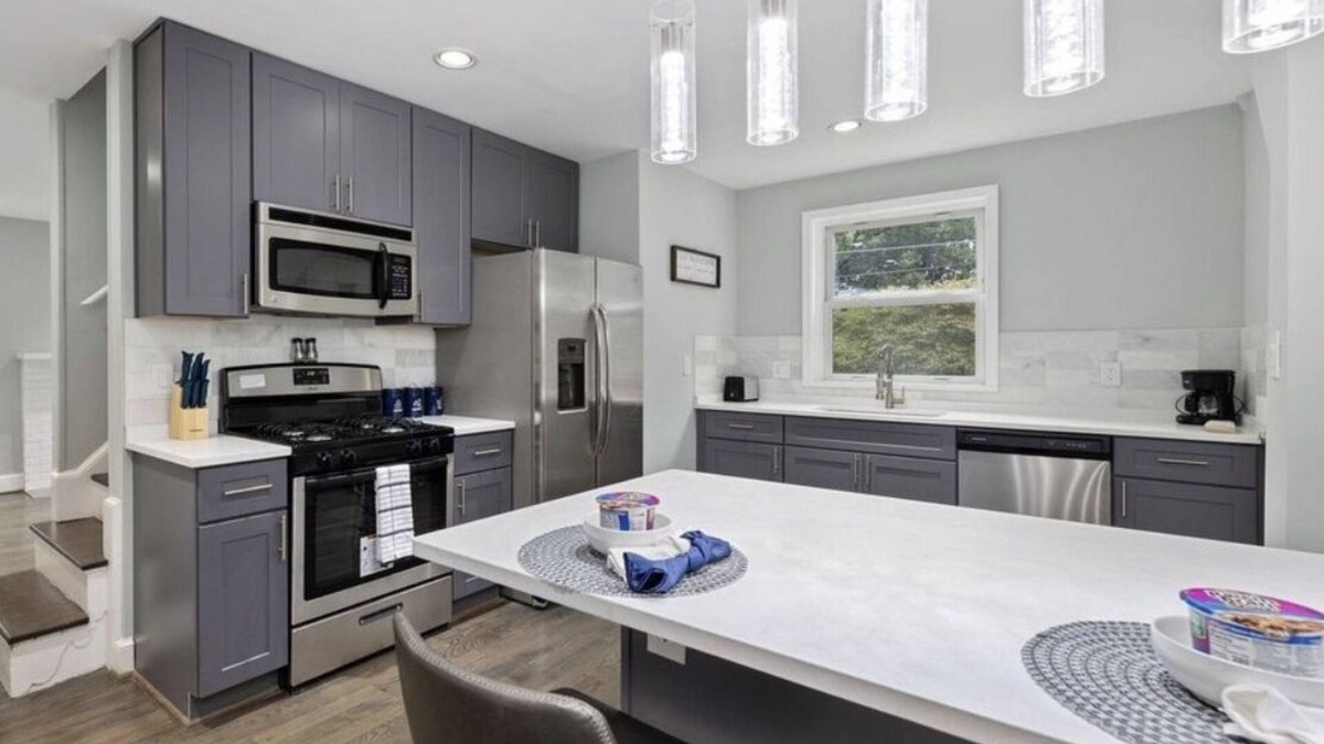 Forest Heights Bed & Breakfast | Single Family Home Near MGM/DC/CnvCtr/VA