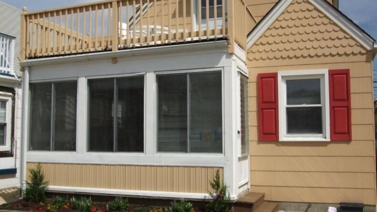 Gold Coast House | Single Family - Private, Beautiful, Comfortable, 4BR 3fulbth, 5 Min walk frm Bch