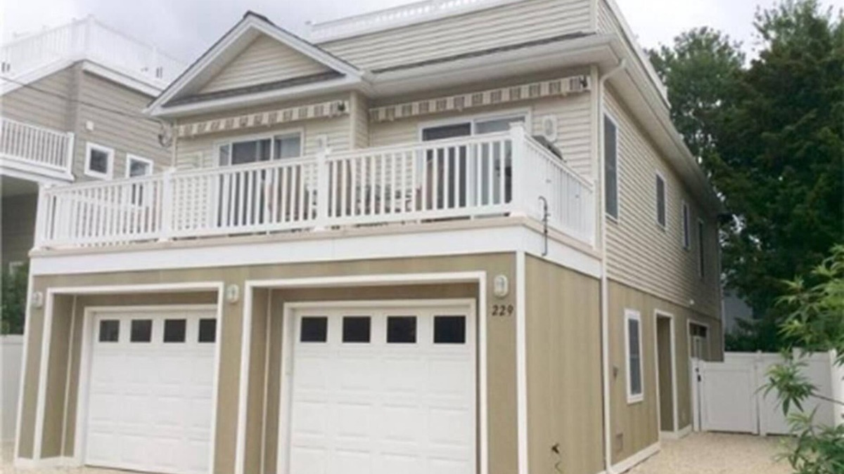 Ship Bottom House | Single family. Ship Bottom. WIFI. Beach Badges. Decks. Air Conditioning.