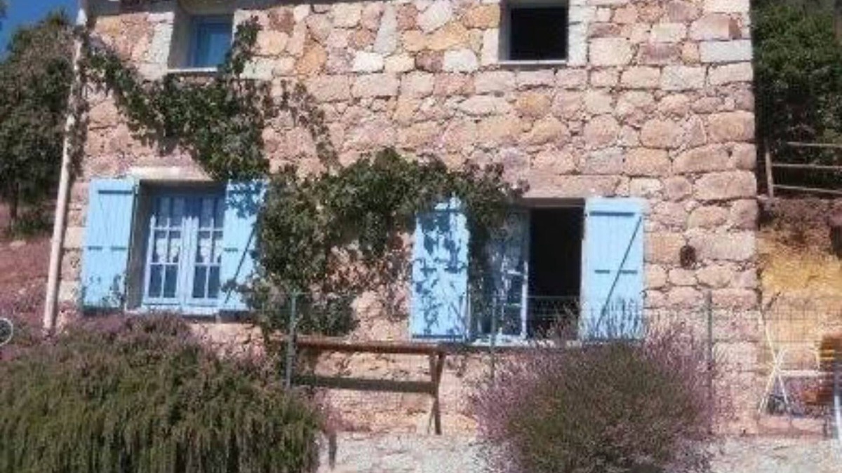 Albitreccia House | Single-family traditional stone house with shady garden