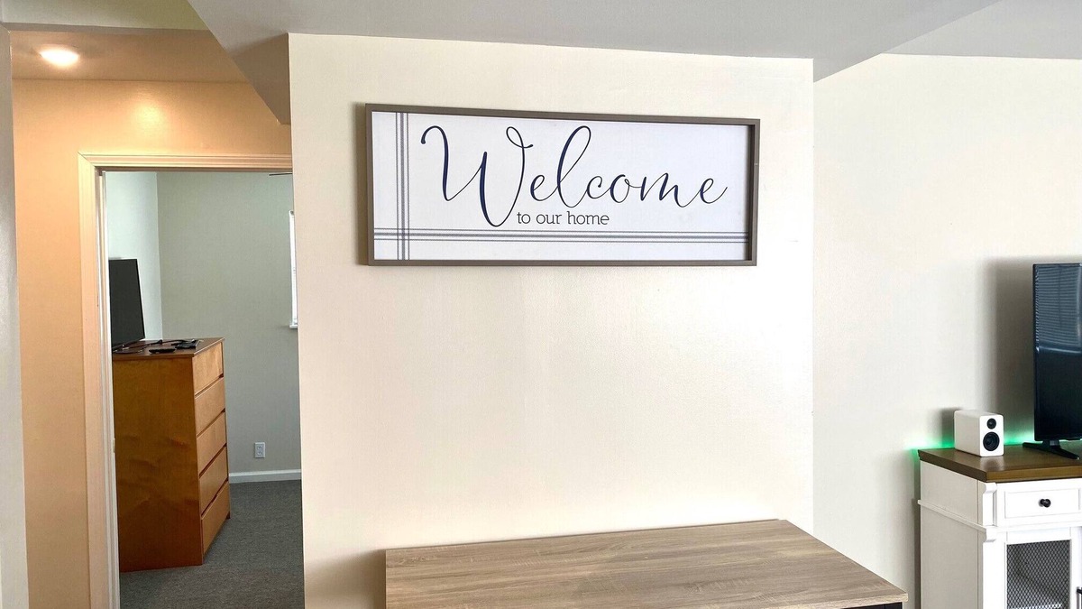 North Versailles House | Single level that sleeps 5 guests