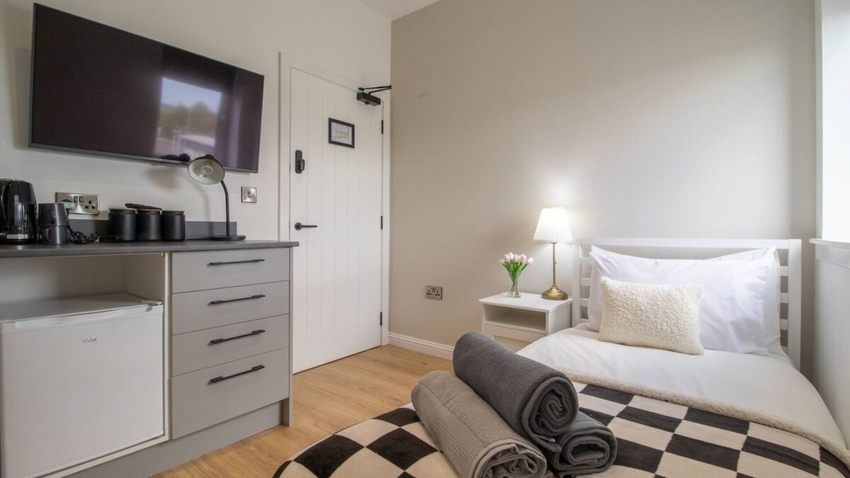 Grangemouth Apartment | Single Room #1 - Alexandra Apt