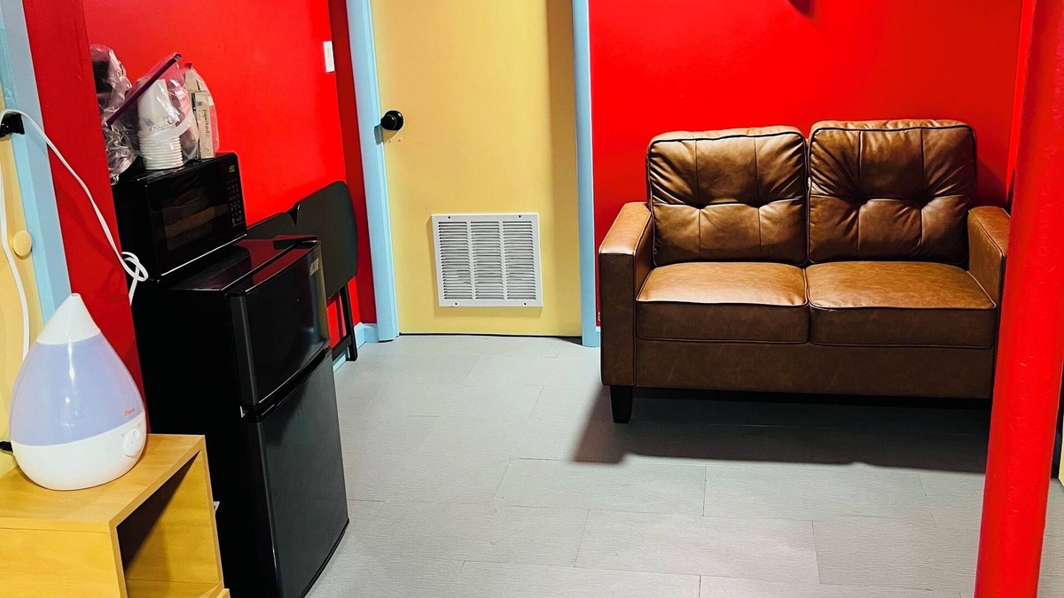 Irvington House | Single Room and Bathroom with its own private entrance
