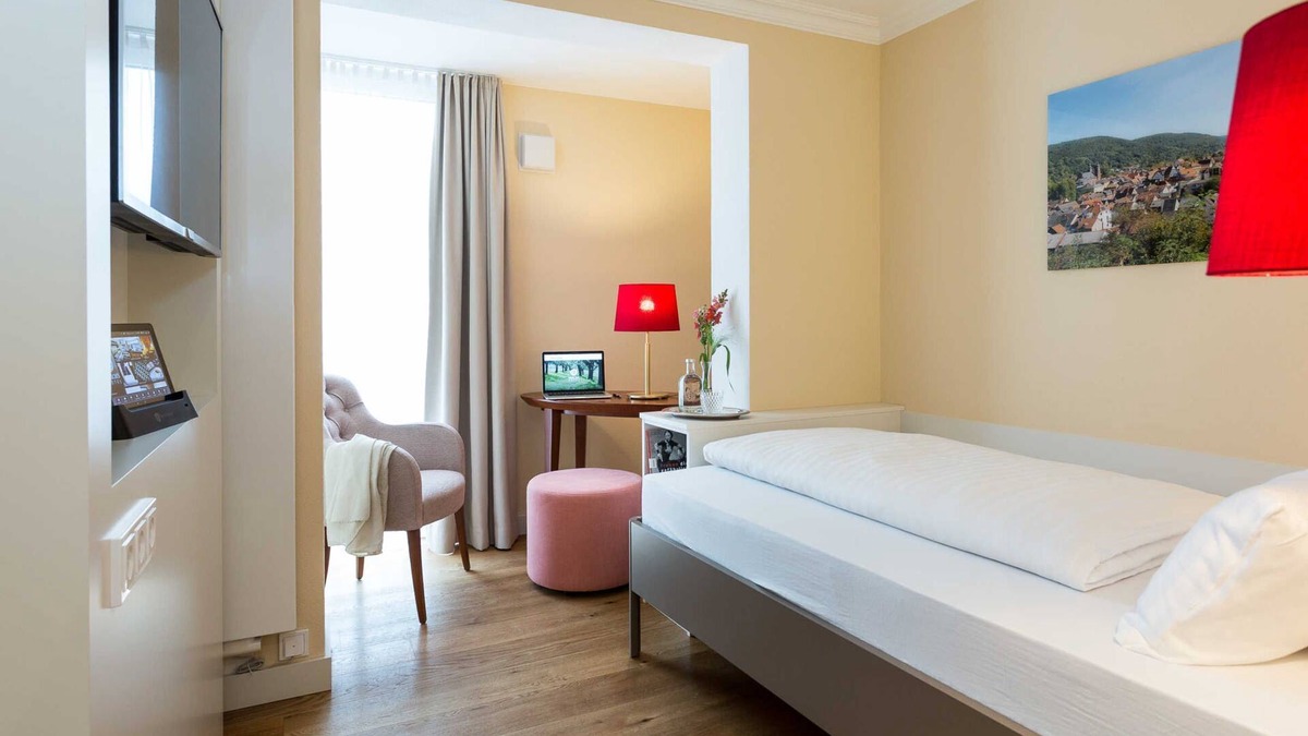 Amorbach House | Single Room - Emich's Hotel