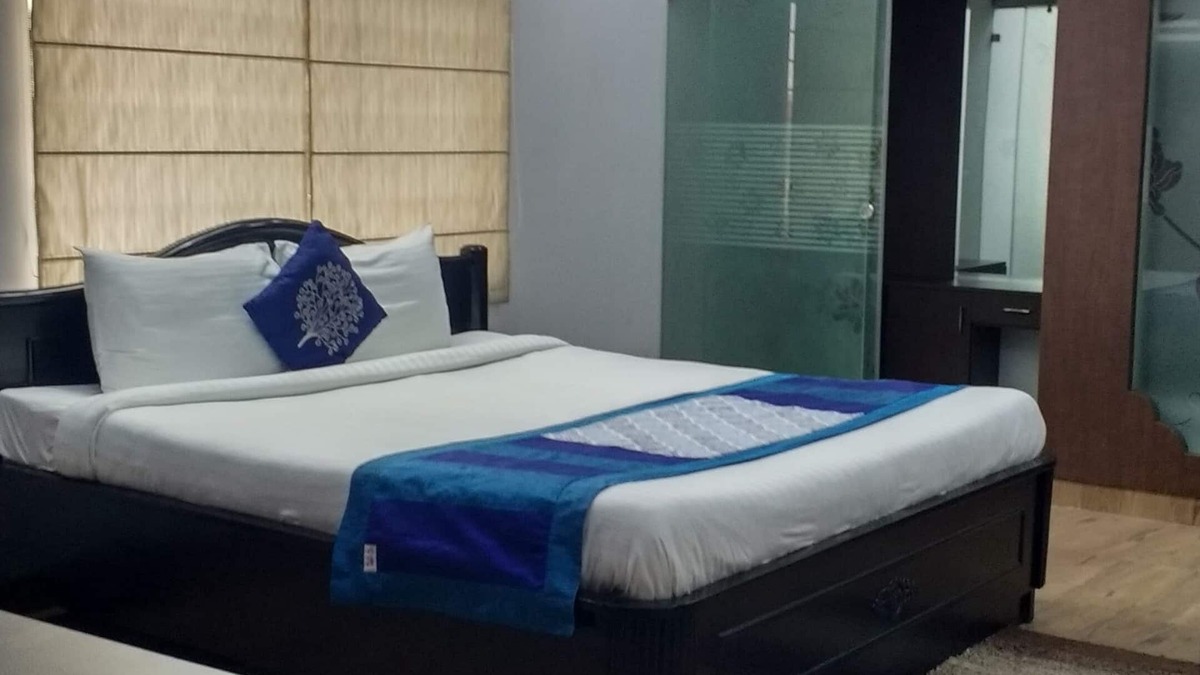HITEC City Bed & Breakfast | single room Hitech Shilparamam Guest House