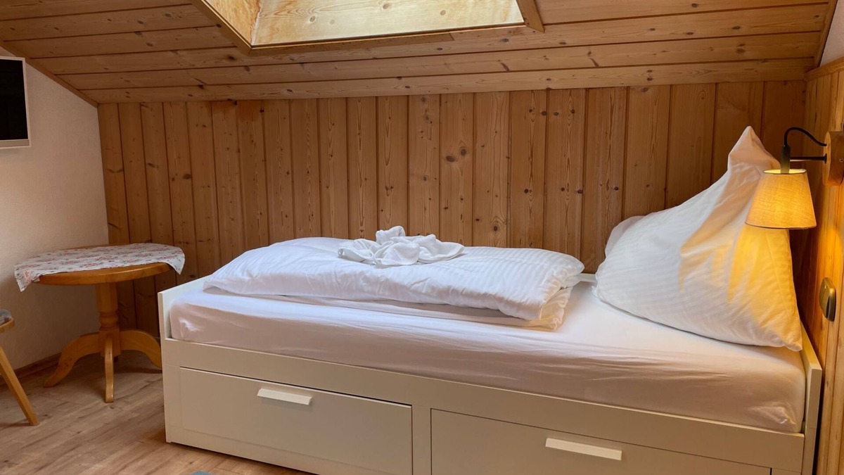 Schattwald Bed & Breakfast | Single room - Holl Guest House