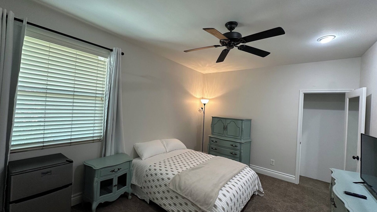 Fontana House | Single Room in Home for Traveling Professional in Fontana, CA