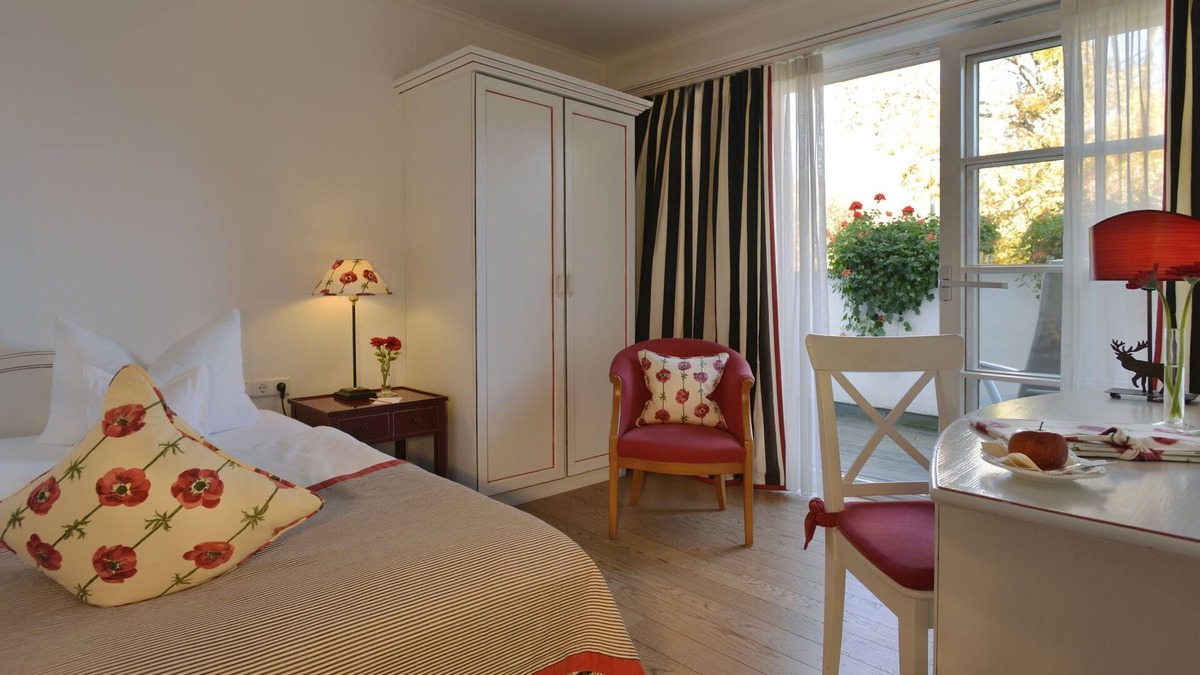 Erpfingen Apartment | Single room Pfaffenberg with balcony, 18 sqm, bathroom with shower